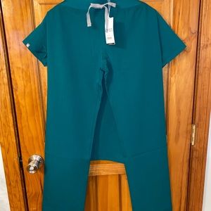 Figs Scrubs XS Top and Bottom- Hunter Green NEVER WORN